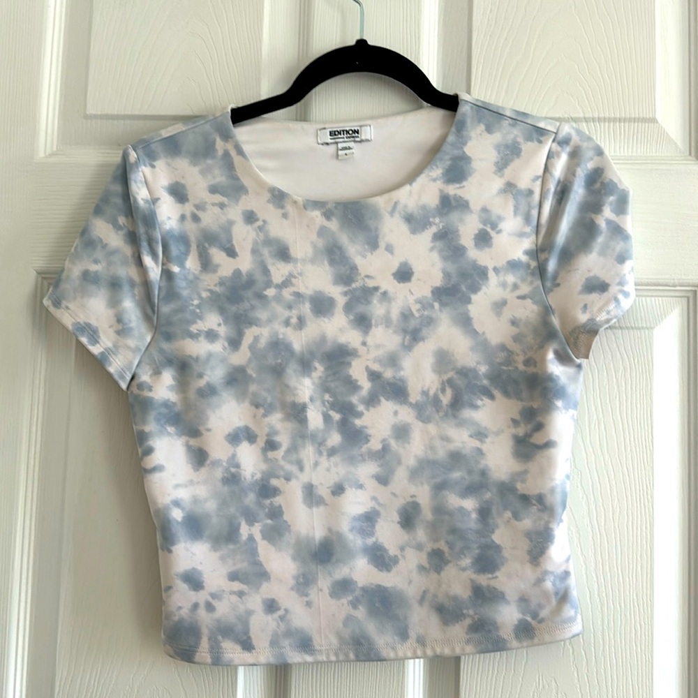 Express Body Contour Double Layer Cropped Tee
Size S White and Blue Tie Dye